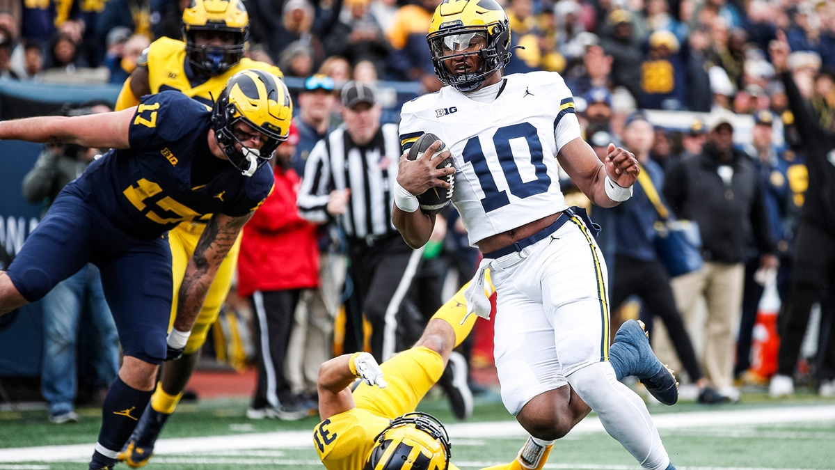 Blue Team quarterback Alex Orji (10) runs for a touchdown against Maize Team during the first half of the spring game at Michigan Stadium