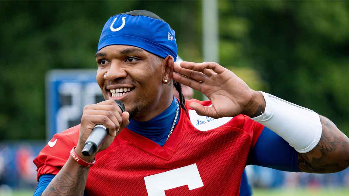 Indianapolis Colts quarterback Anthony Richardson (5) welcomes the crowd Sunday, July 28, 2024, during the Indianapolis Colts’ training camp at Grand Park Sports Complex in Westfield.