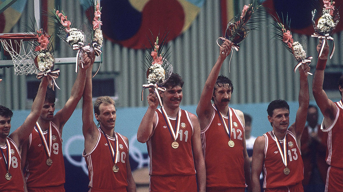 (left to right) Igors Miglinieks, Valery Tikhonenko, Rimas Kurtinaitis, Arvydas Sabonis, Viktor Pankrashkin and Valdemaras Chomicius of the Soviet Union wave to the crowd after receiving their medals for winning the men's basketball tournament at the 1988 Seoul Olympic Games at Jamsil Gymnasium.