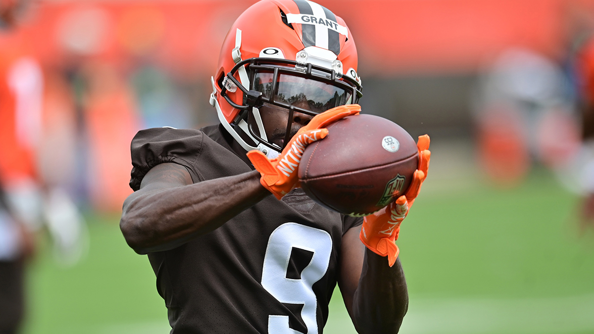 Cleveland Browns wide receiver Jakeem Grant Sr. (9) catches a pass during organized team activities at CrossCountry Mortgage Campus. 