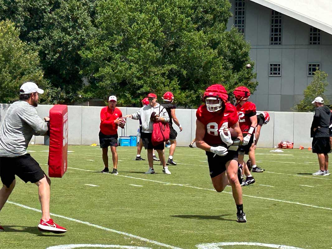 Caption:Georgia football tight end Benjamin Yurosek at the Bulldogs' practice