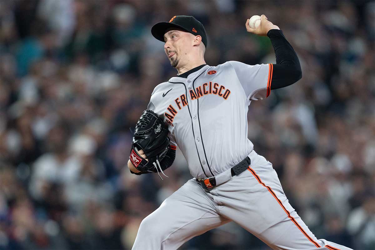 San Francisco Giants starter Blake Snell (7) delivers a pitch during the third inning against the Seattle Mariners at T-Mobile Park.