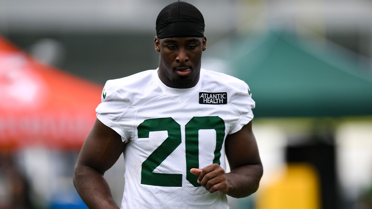 New York Jets running back Breece Hall (20) participates in a drill during training camp at Atlantic Health Jets Training Center.