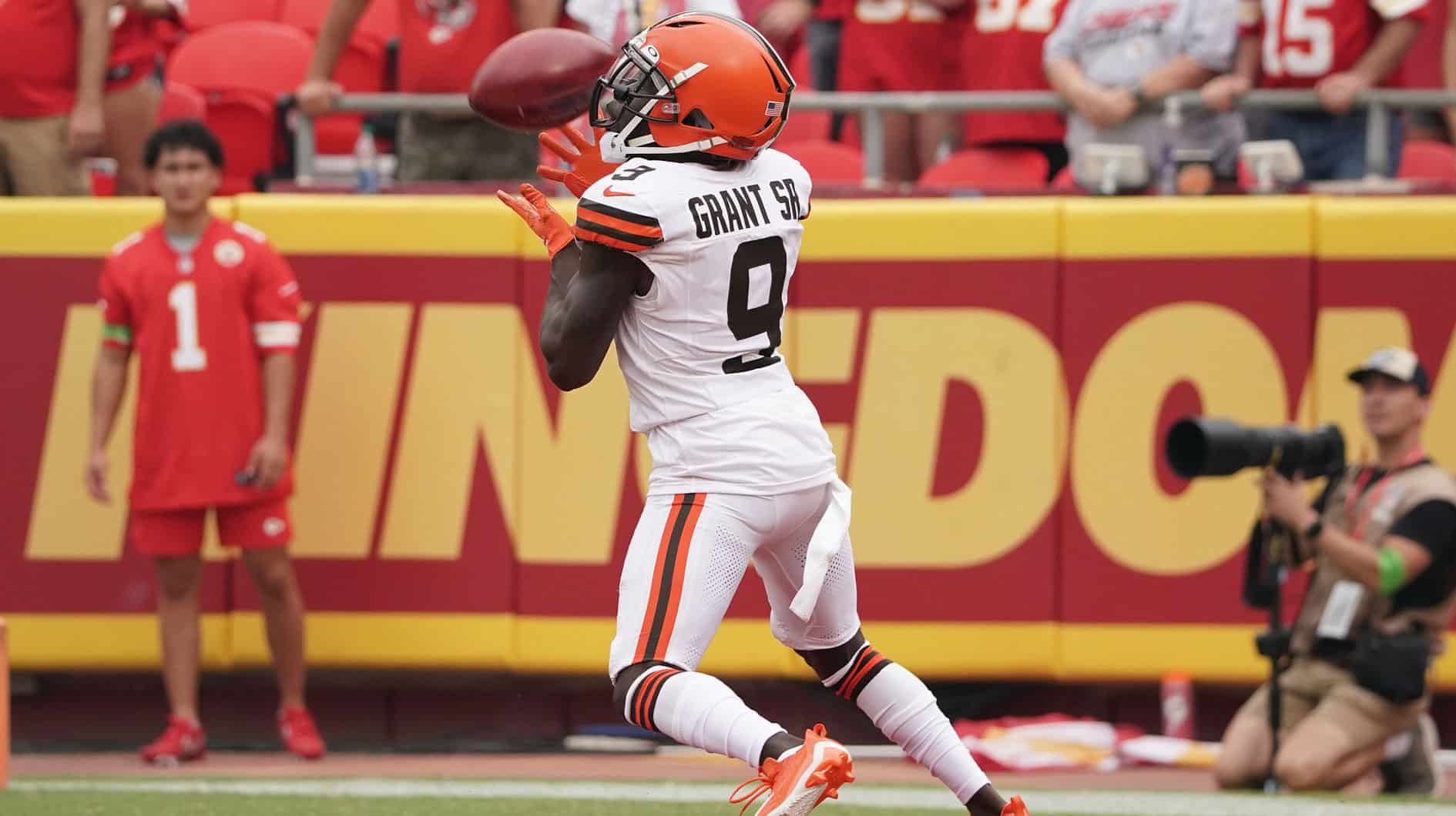 Cleveland Browns wide receiver Jakeem Grant Sr. (9) receives the opening kickoff against the Kansas City Chiefs during the game at GEHA Field at Arrowhead Stadium. 