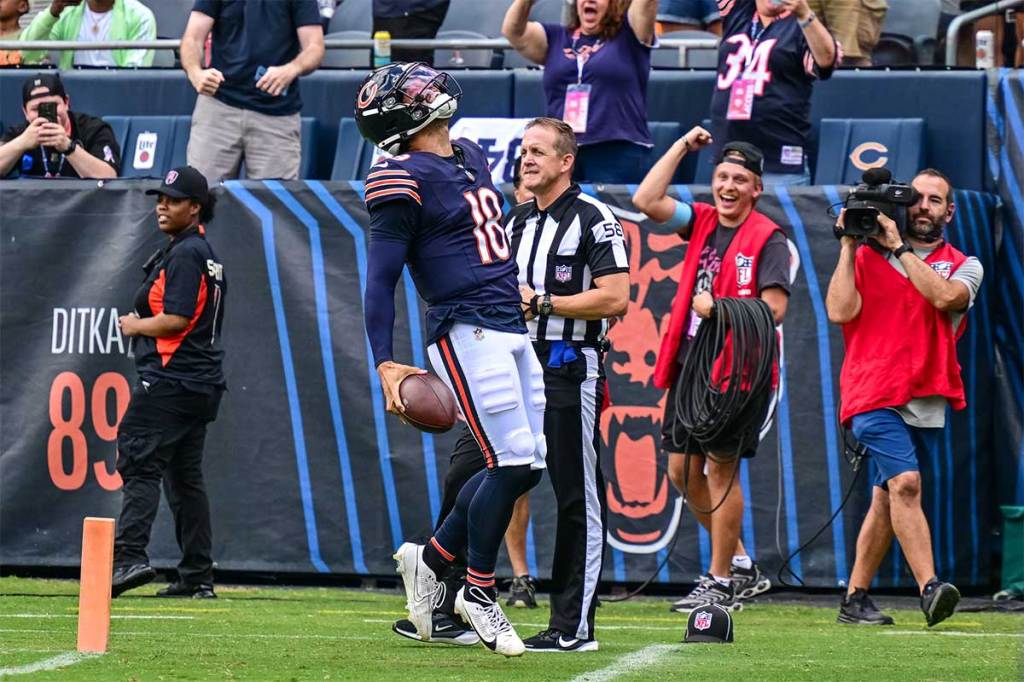 Chicago Bears quarterback Caleb Williams (18) celebrates his rushing touchdown against the Cincinnati Bengals in the second quarter at Soldier Field. 