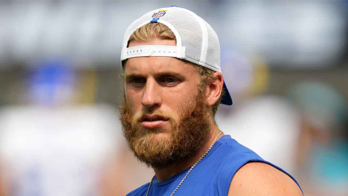 Cooper Kupp with backwards hat on on Rams