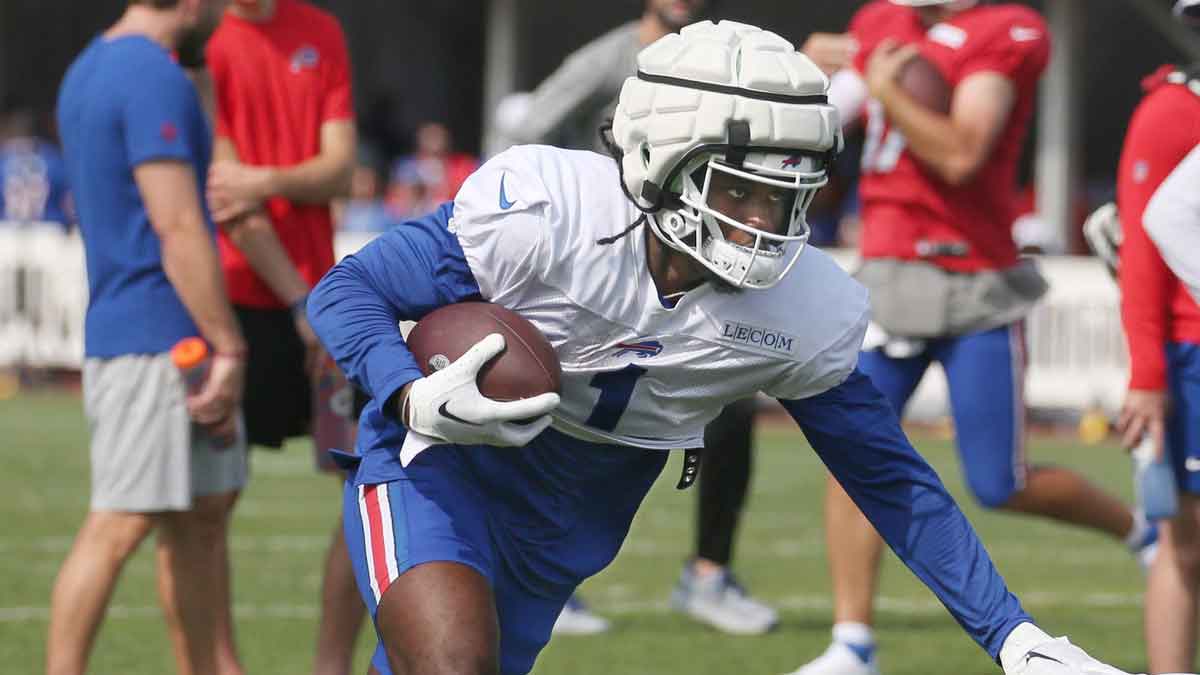 Undervalued Fantasy Football receiver Curtis Samuel during the stiff arm drill