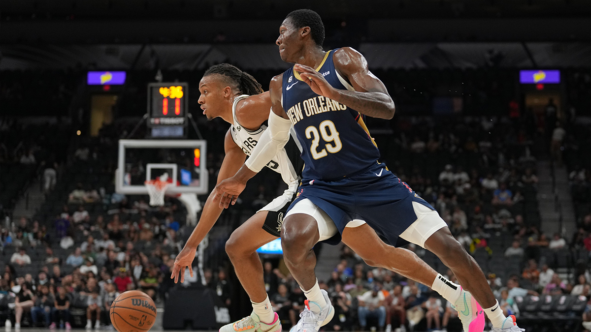 San Antonio Spurs guard Romeo Langford (35) dribbles past New Orleans Pelicans guard Daeqwon Plowden (29) in the second half at the AT&T Center.