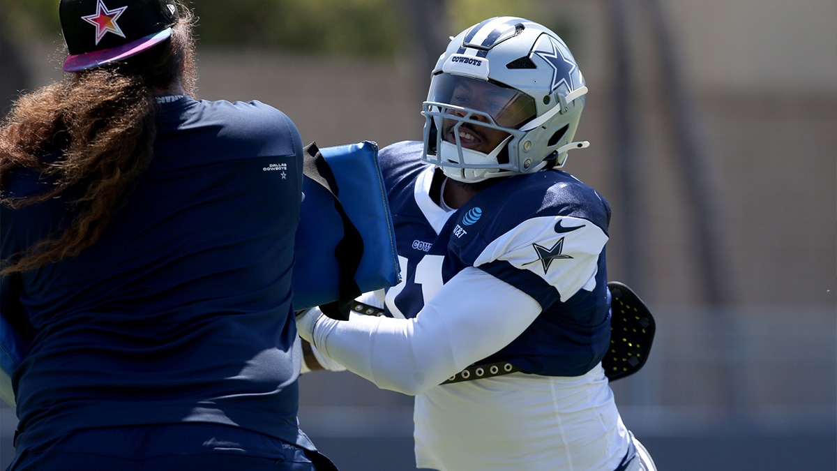 Jul 31, 2024; Oxnard, CA, USA; Dallas Cowboys linebacker Micah Parsons (11) runs a drill during training camp at the River Ridge Playing Fields in Oxnard, California. Mandatory Credit: Jason Parkhurst-USA TODAY Sports