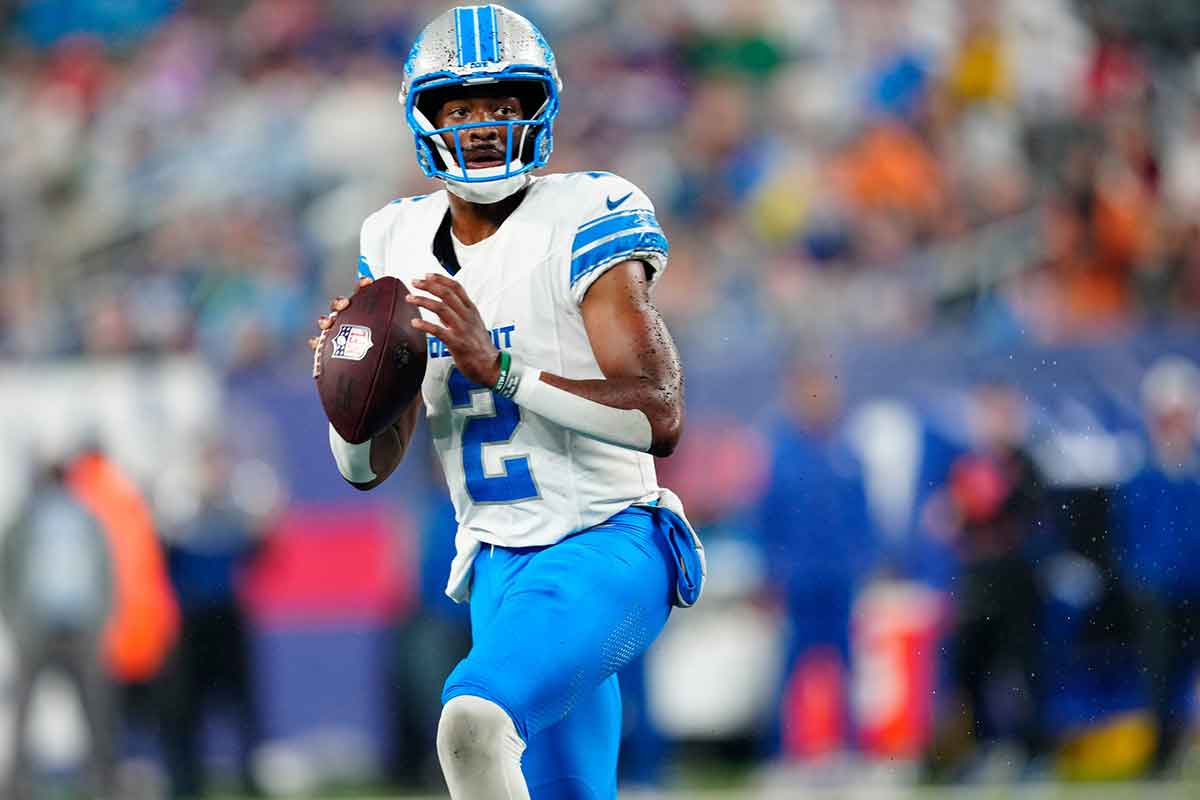 Detroit Lions quarterback Hendon Hooker (2) ooks for an open receiver near the goal line, Thursday, August 8 2024, in East Rutherford.