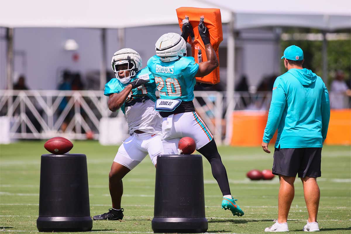 Drill work for Dolphins linebacker room