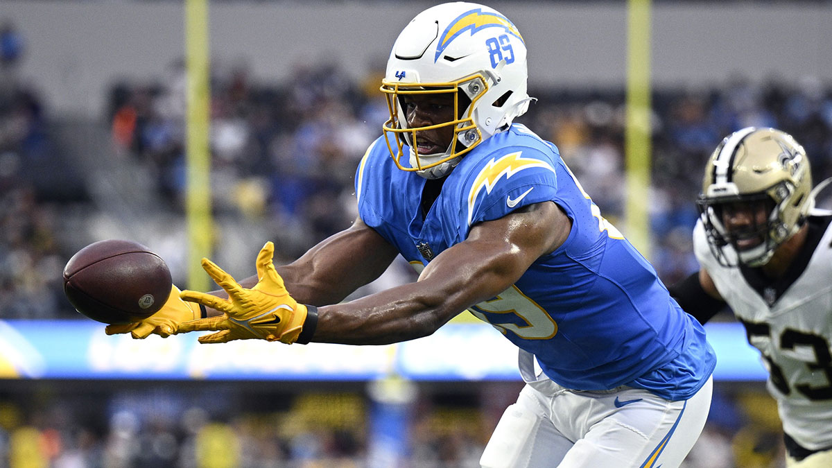 Los Angeles Chargers tight end Donald Parham Jr. (89) cannot make a catch during the first half against the New Orleans Saints at SoFi Stadium.