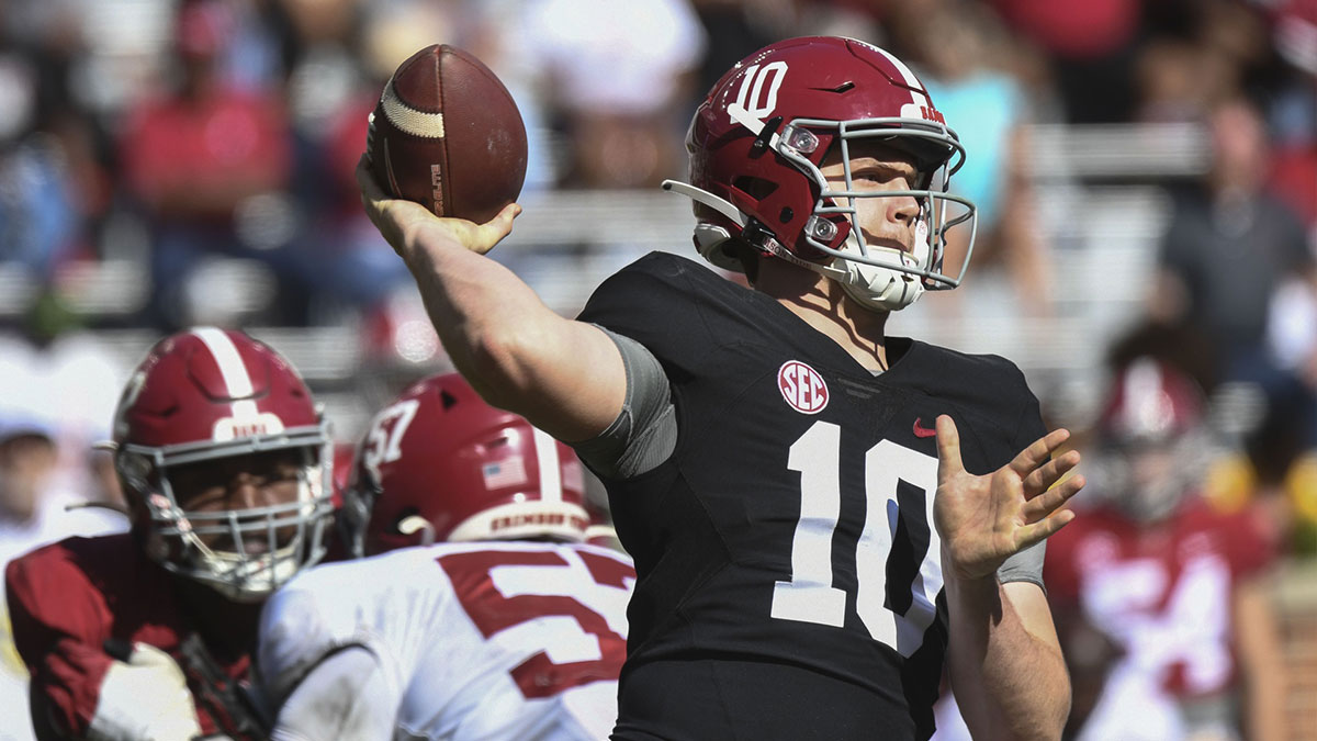 White team quarterback Eli Holstein (10) throws during the A-Day game at Bryant-Denny Stadium.