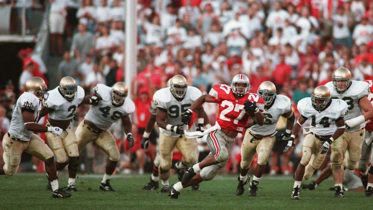 Eddie George gets away from the Notre Dame defense on a long run during a game between the Ohio State Buckeyes and the Notre Dame Fighting on Saturday., September 30, 1995 at Ohio Stadium. 