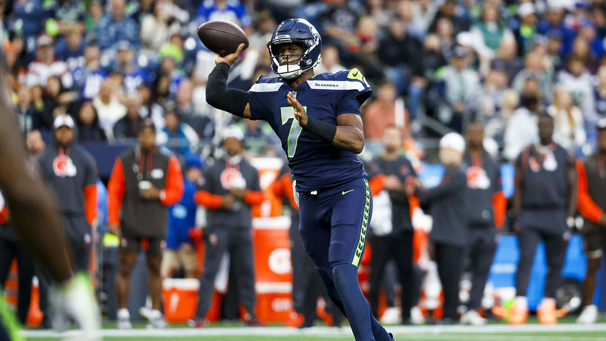 Geno Smith throwing the football on the Seahawks