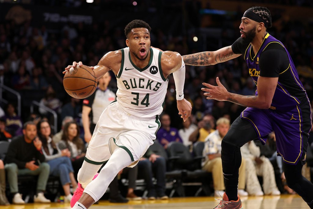 Milwaukee Bucks forward Giannis Antetokounmpo (34) drives to the basket against Los Angeles Lakers forward Anthony Davis (3) during the first quarter at Crypto.com Arena.