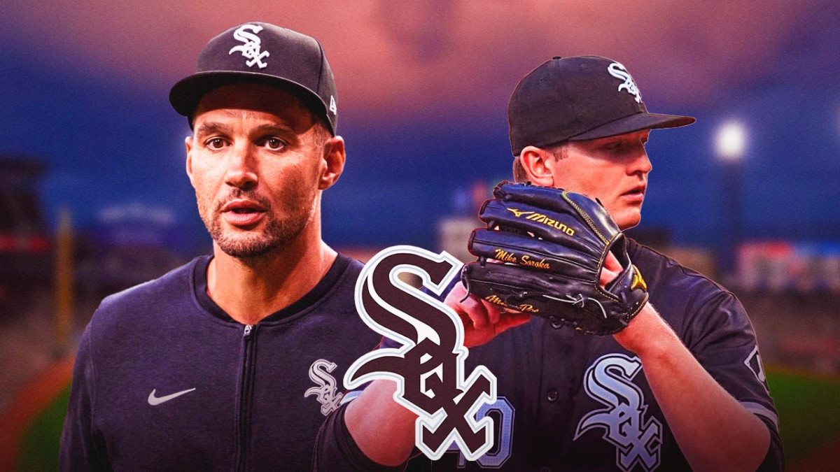 White Sox's Grady Sizemore next to Michael Soroka looking at injury report