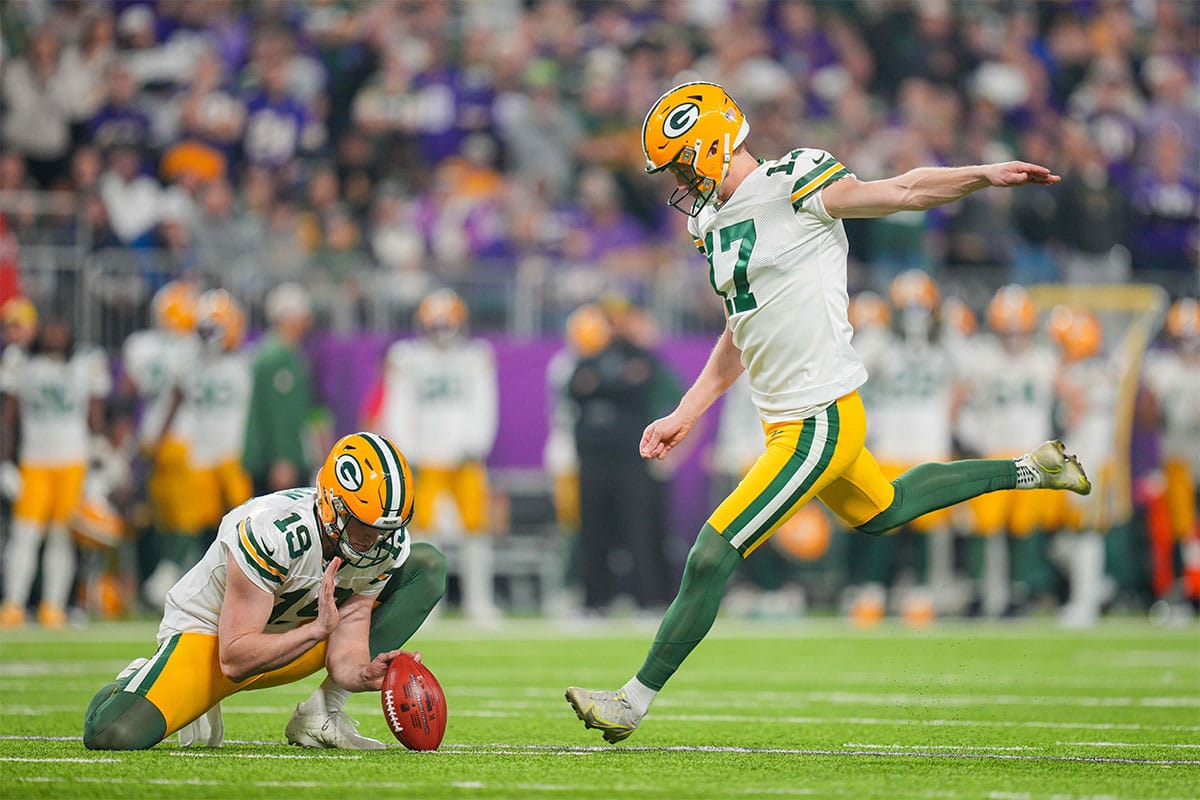 Green Bay Packers place kicker Anders Carlson (17) kicks a field goal against the Minnesota Vikings in the first quarter at U.S. Bank Stadium. 