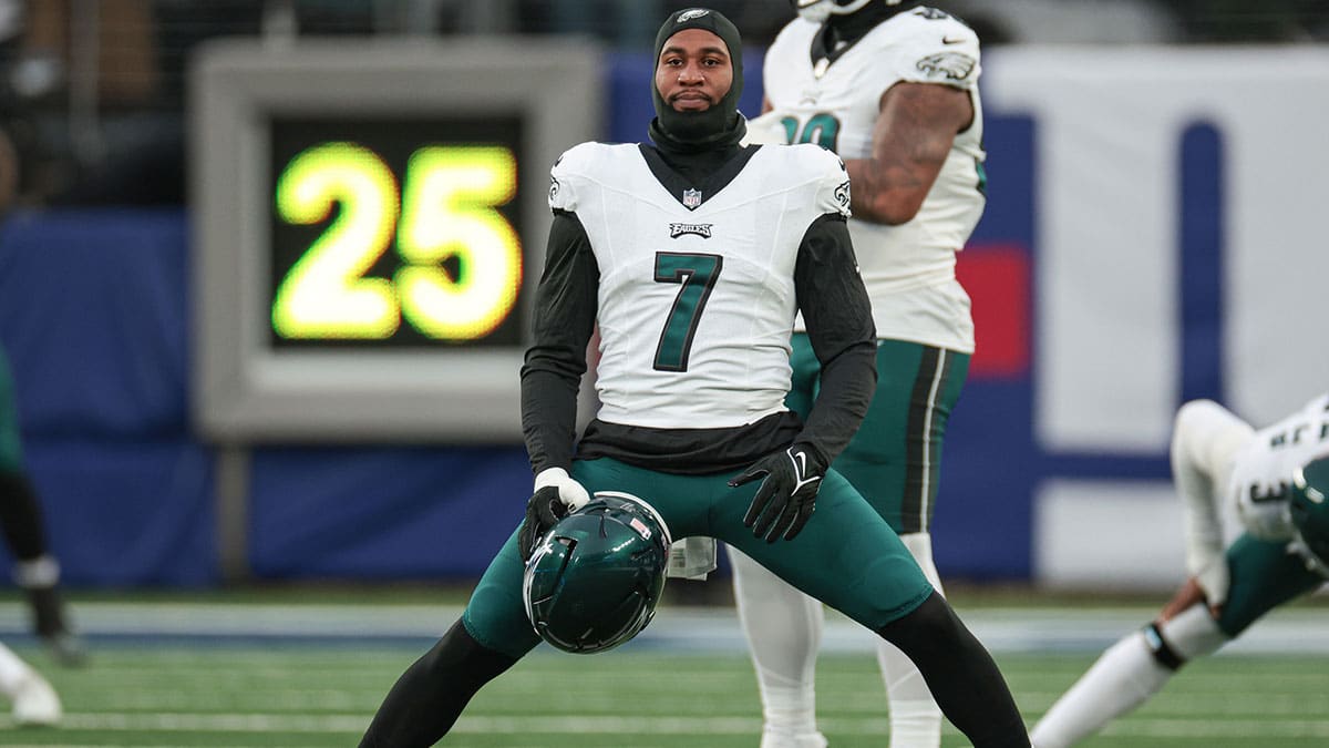 Philadelphia Eagles linebacker Haason Reddick (7) stretches before the game against the New York Giants at MetLife Stadium. 