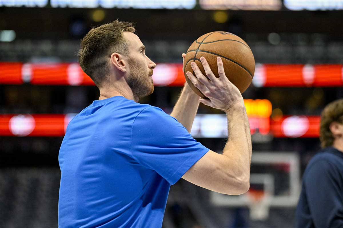 Oklahoma City Thunder forward Gordon Hayward (33) warms up before the game between the Dallas Mavericks and the Oklahoma City Thunder in game four of the second round for the 2024 NBA playoffs at American Airlines Center.