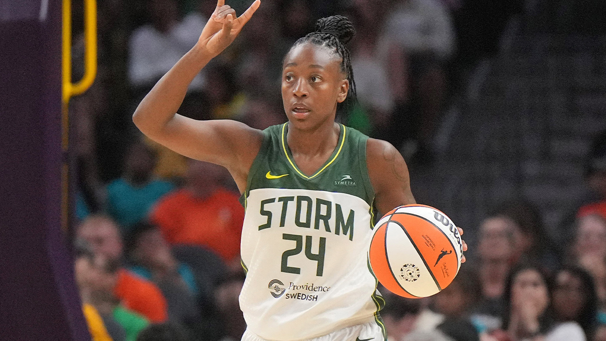 Seattle Storm guard Jewell Loyd (24) dribbles the ball in the second half against the LA Sparks at Crypto.com Arena.