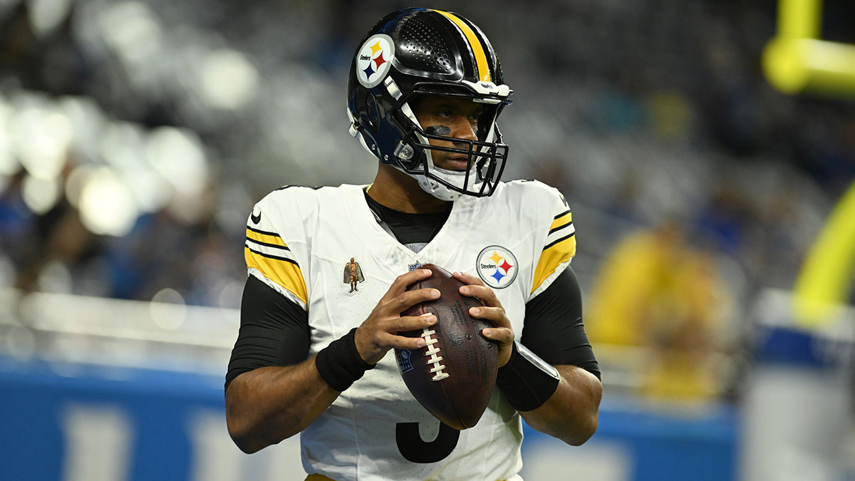 Pittsburgh Steelers quarterback Russell Wilson (3)) warms up before their game against the Detroit Lions at Ford Field.