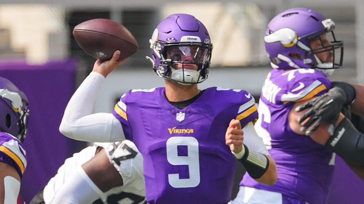 Minnesota Vikings quarterback J.J. McCarthy (9) passes against the Las Vegas Raiders in the second quarter at U.S. Bank Stadium.