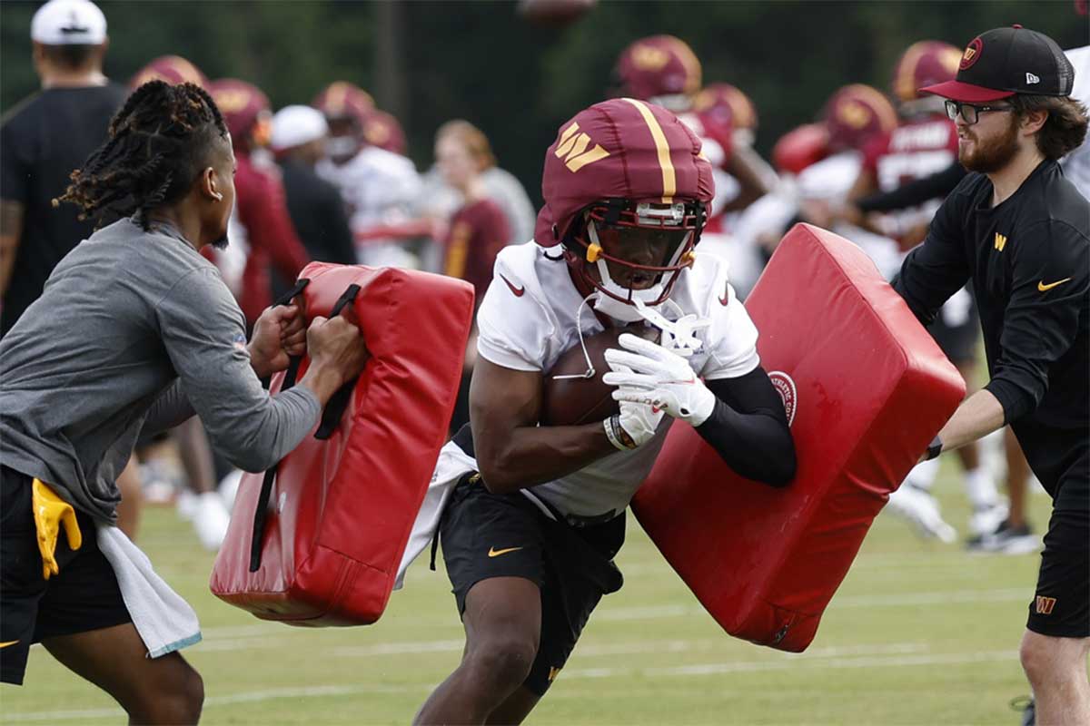 Washington Commanders wide receiver Jahan Dotson (1) carries the ball during day two of Commanders training camp at OrthoVirginia Training Center at Commanders Park.