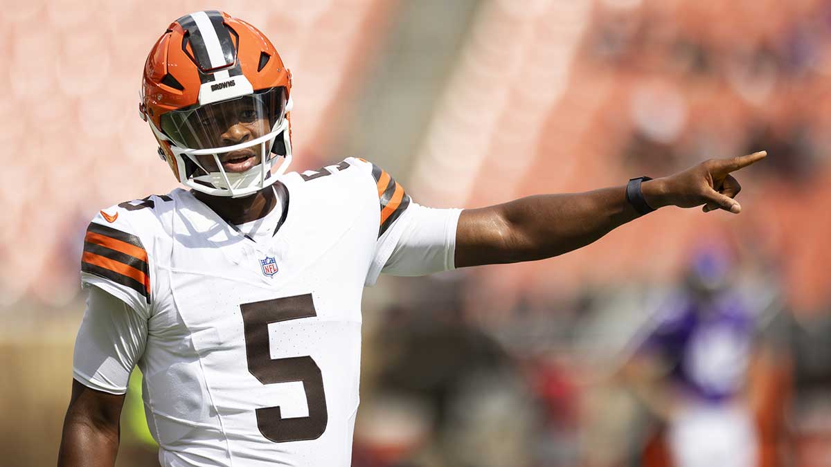 Cleveland Browns quarterback Jameis Winston (5) warms up before the game against the Minnesota Vikings at Cleveland Browns Stadium. 