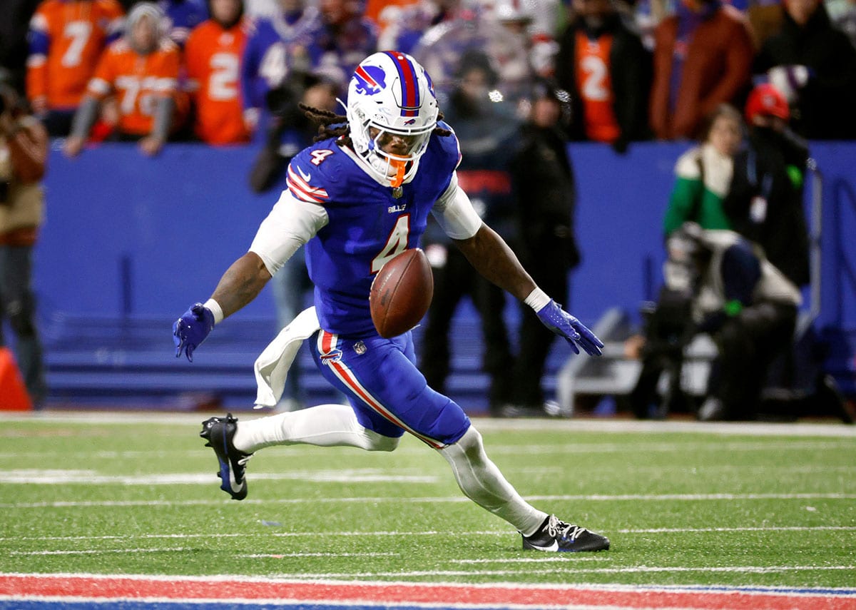 Buffalo Bills running back James Cook (4) loses the ball as he breaks into the open field. The ball bounced right back into his hands without breaking stride, Cook ran for 109 yards.