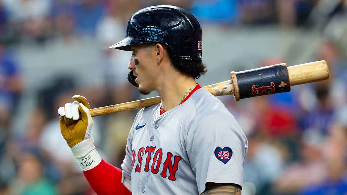 Boston Red Sox center fielder Jarren Duran (16) on deck during the game against the Texas Rangers at Globe Life Field. 