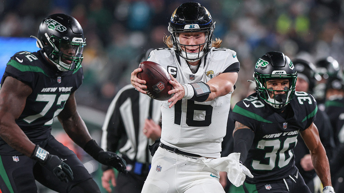 New York Jets wide receiver Jeff Smith (16) reaches for extra yards in front of New York Jets defensive end Micheal Clemons (72) and cornerback Michael Carter II (30) during the first half at MetLife Stadium.