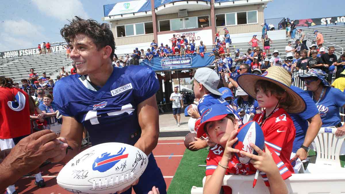 Bills linebacker Joe Andreessen signs autographs for fans following practice.