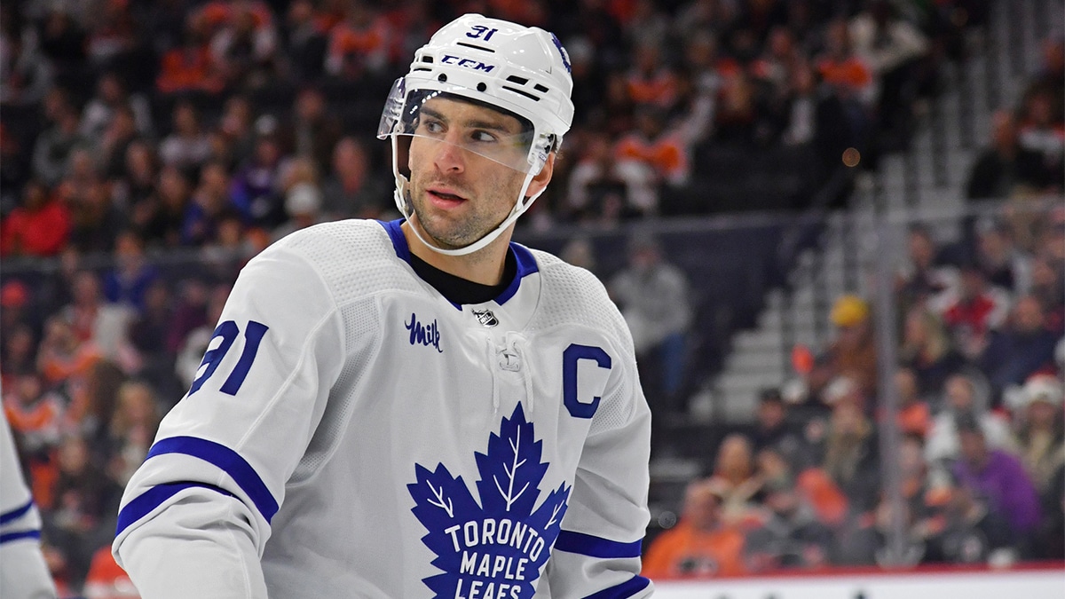 Toronto Maple Leafs center John Tavares (91) against the Philadelphia Flyers at Wells Fargo Center.