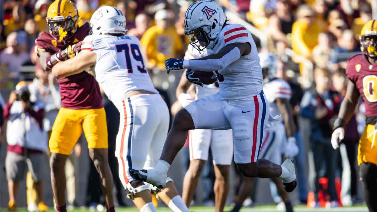 Arizona Wildcats running back Jonah Coleman (3) scores a touchdown against the Arizona State Sun Devils in the first half of the Territorial Cup at Mountain America Stadium