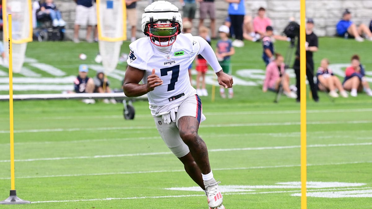 New England Patriots wide receiver JuJu Smith-Schuster (7) runs through a drill during training camp at Gillette Stadium.