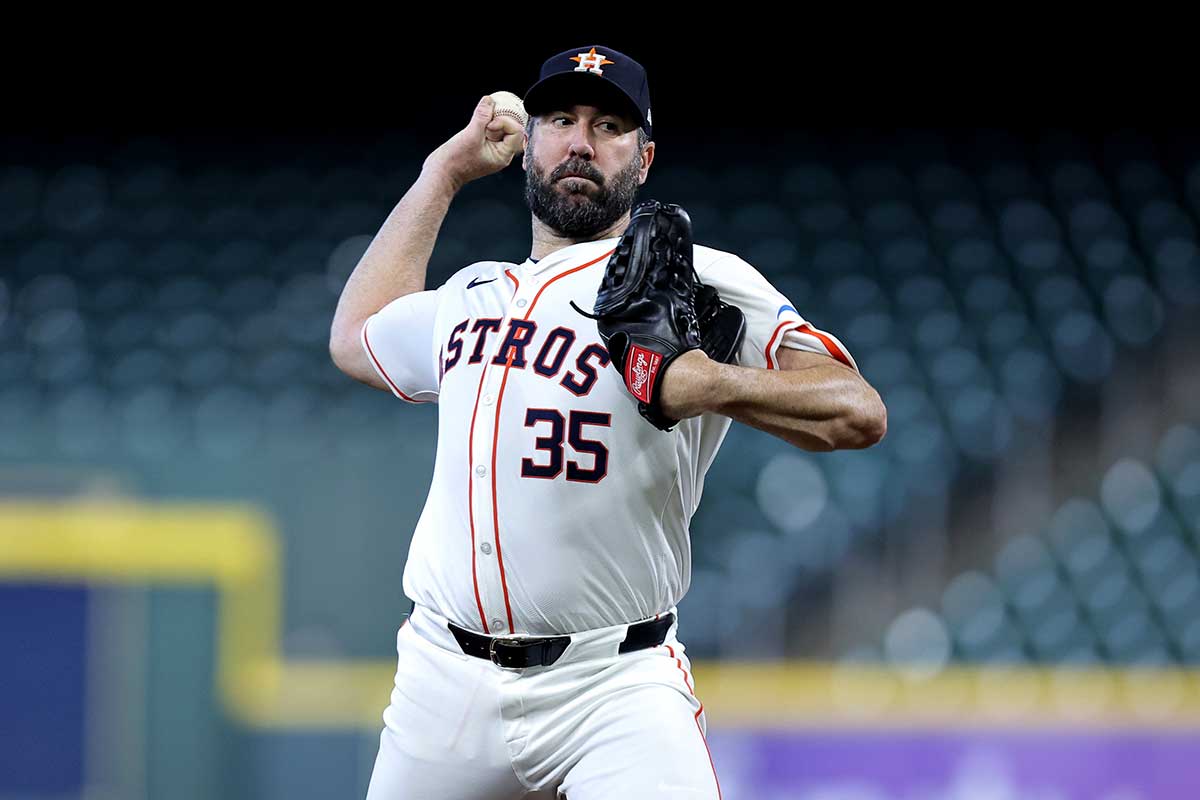 Houston Astros starting pitcher Justin Verlander (35) warms up prior to the game against the Tampa Bay Rays at Minute Maid Park