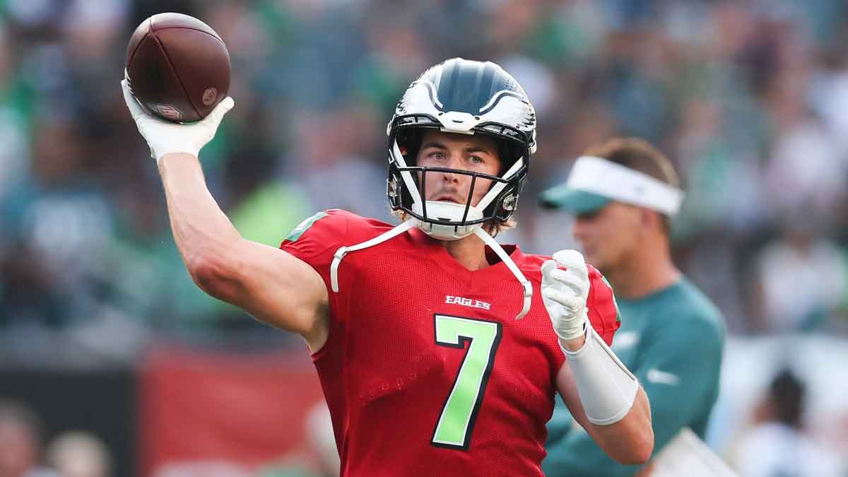 Philadelphia Eagles quarterback Kenny Pickett (7) throws the ball during a training camp practice at Lincoln Financial Field.