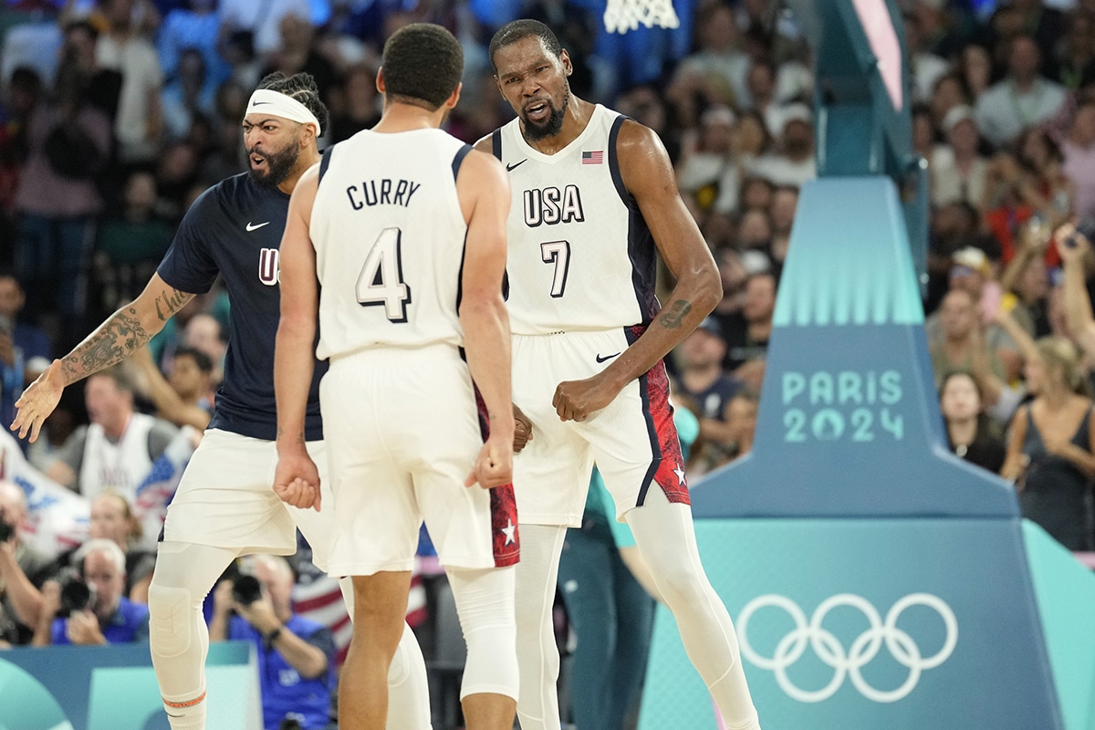 United States guard Kevin Durant (7) and shooting guard Stephen Curry (4) celebrate during the second half against Serbia in a men's basketball semifinal game during the Paris 2024 Olympic Summer Games at Accor Arena. 