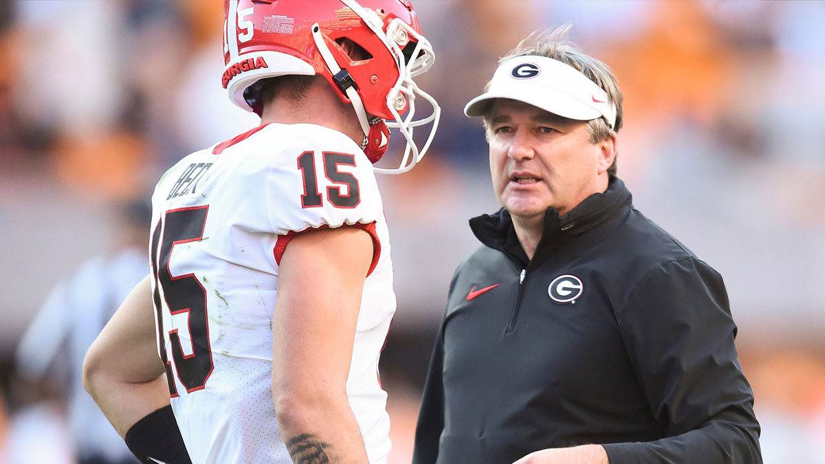 Georgia head coach Kirby Smart talks with Georgia quarterback Carson Beck (15) during a football game between Tennessee and Georgia at Neyland Stadium
