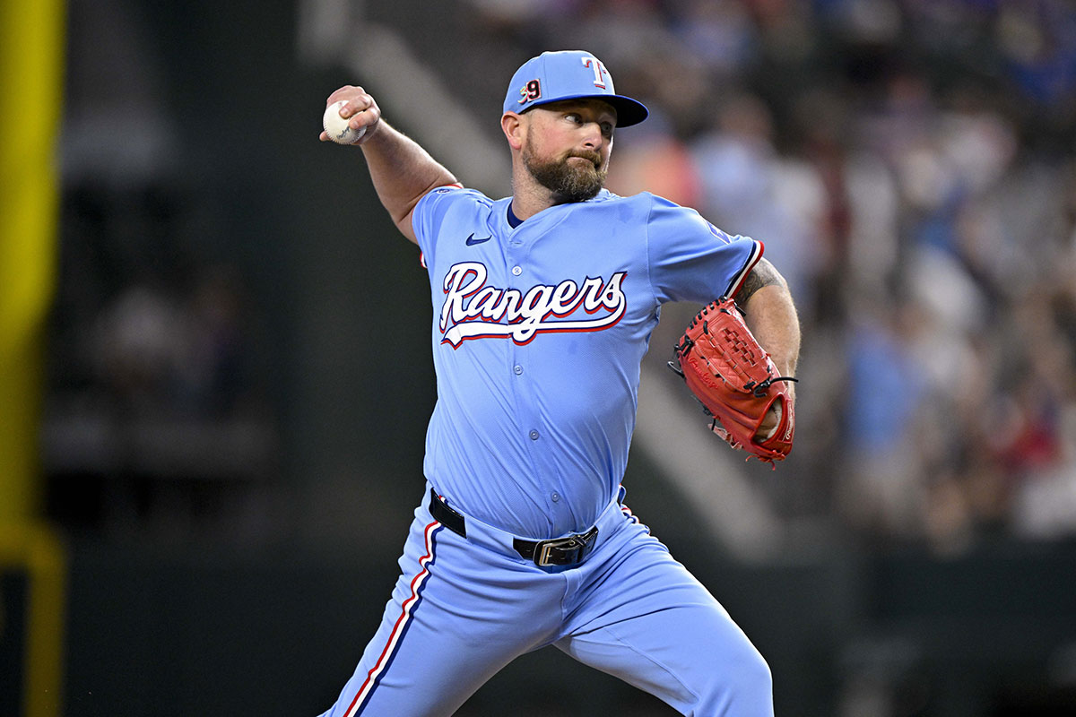 Texas Rangers relief pitcher Kirby Yates (39) throws in the ninth inning at Globe Life Field against the Minnesota Twins.