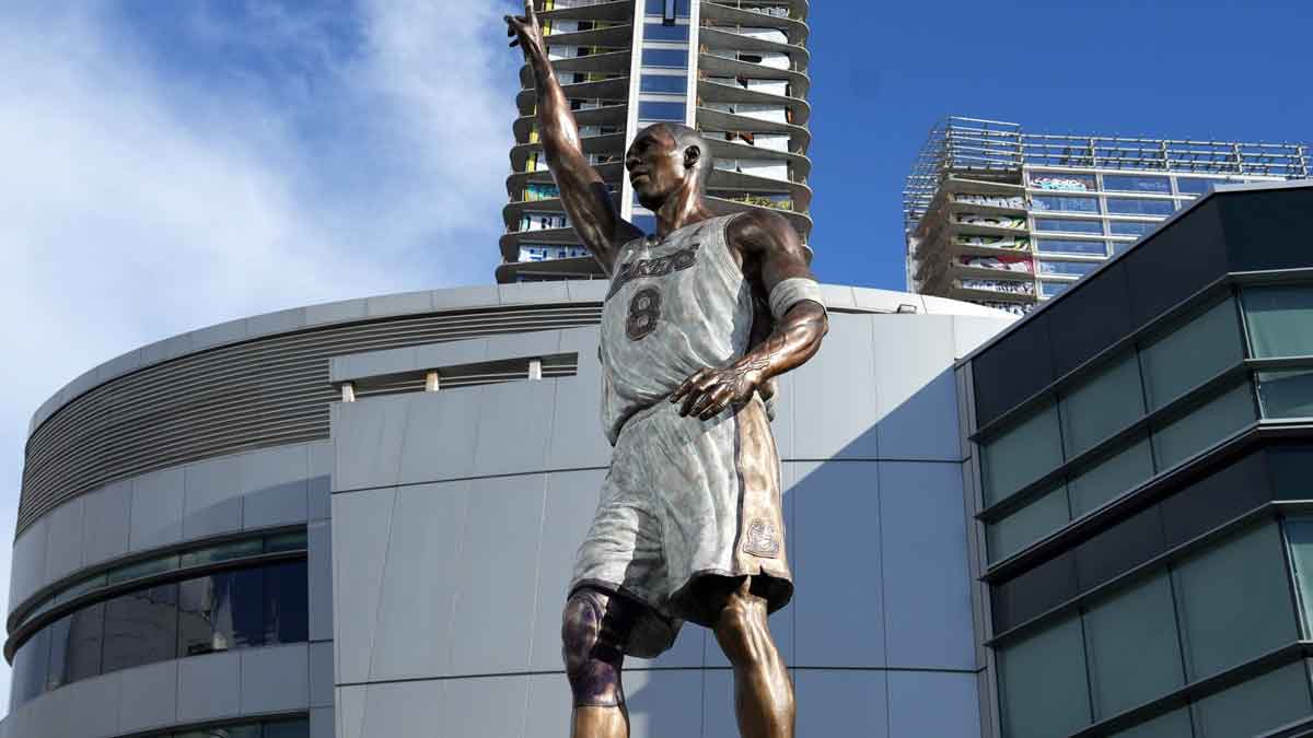 Kobe Bryant ‘week’ changes LA skyline Yardbarker