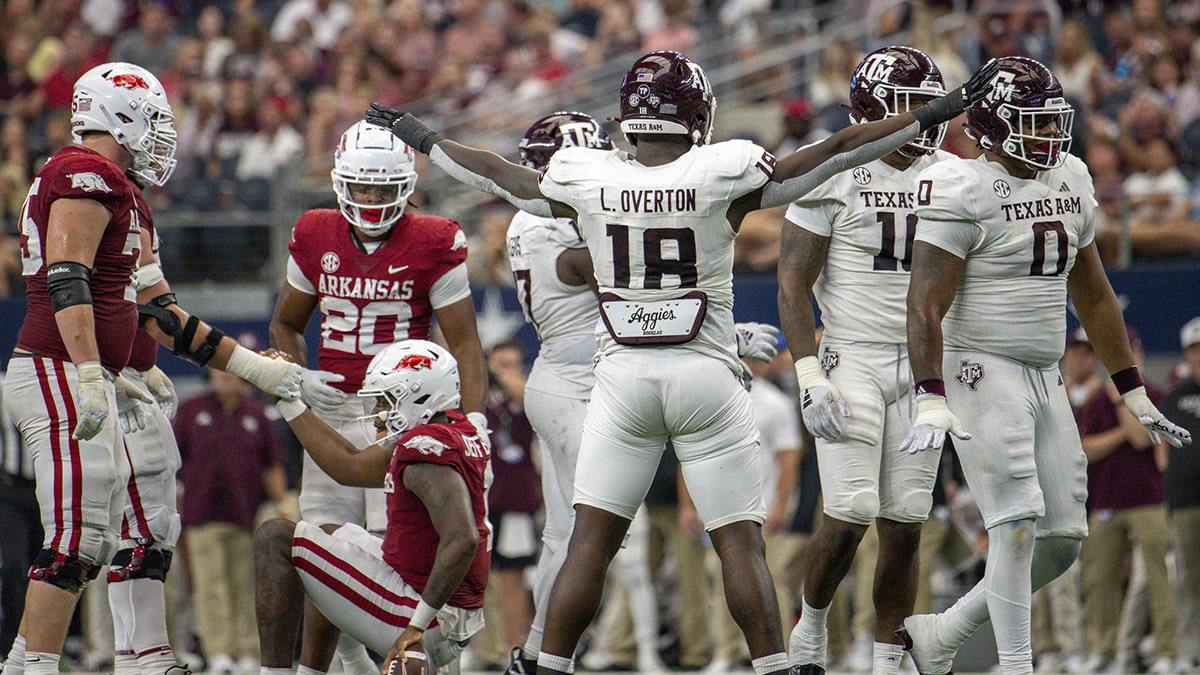 Texas A&M Aggies defensive lineman LT Overton (18) In action during the game between the Texas A&M Aggies and the Arkansas Razorbacks at AT&T Stadium.