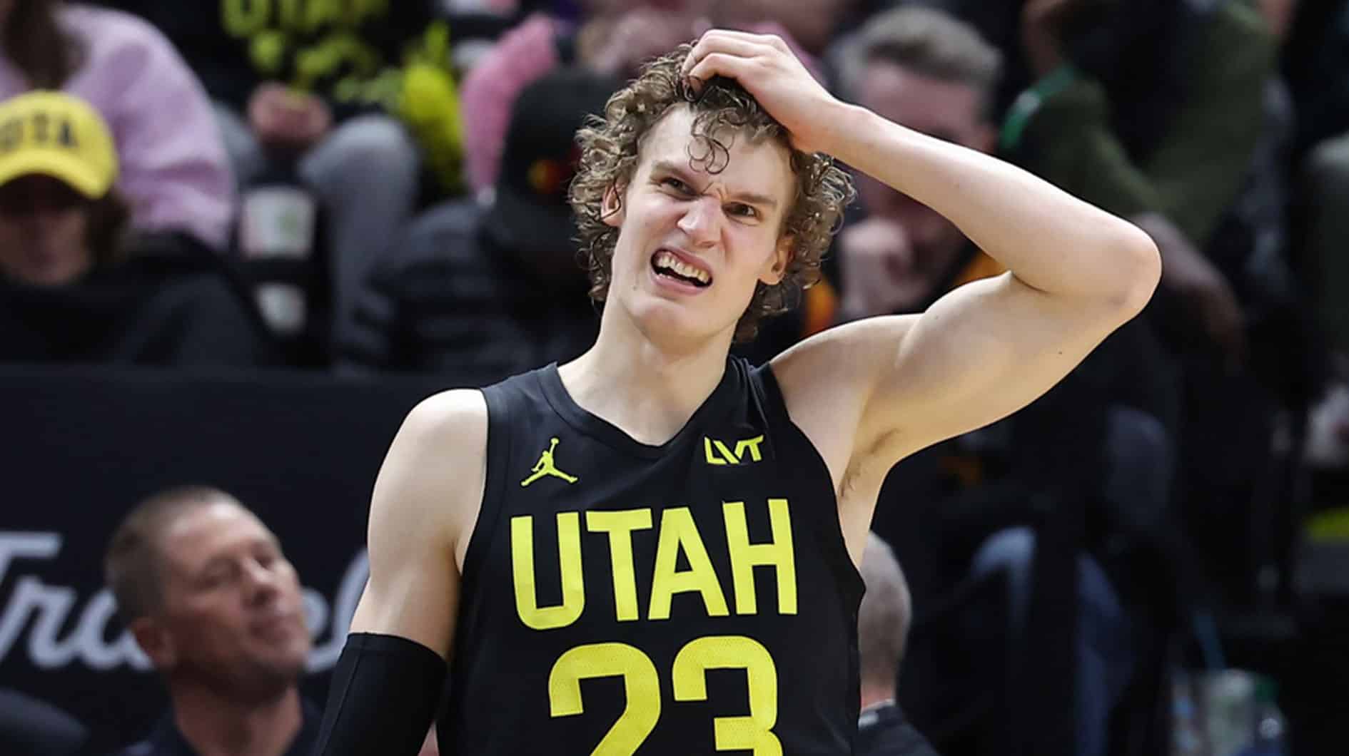 Lauri Markkanen (23) reacts to a play against the San Antonio Spurs