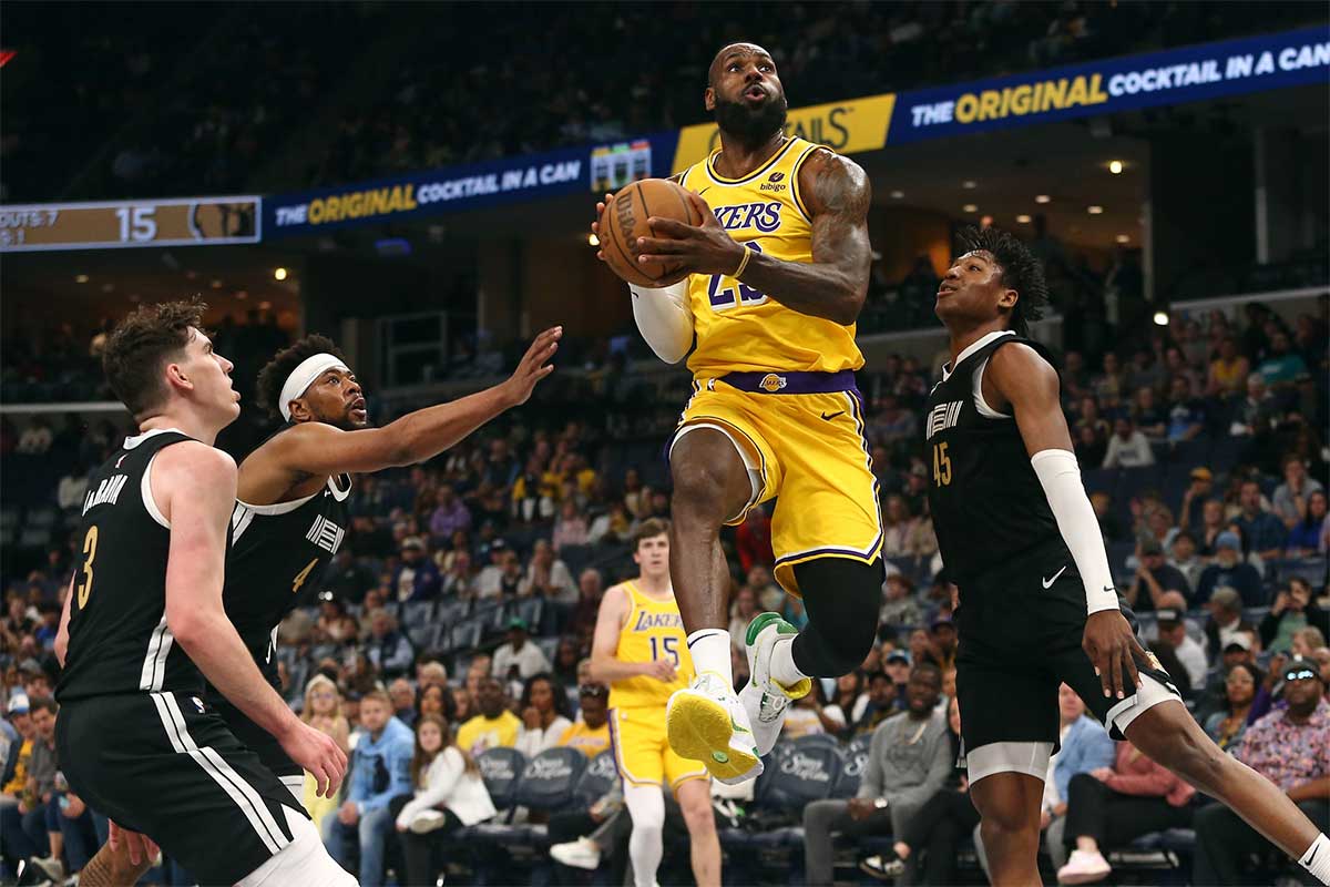 Los Angeles Lakers forward LeBron James (23) drives to the basket between Memphis Grizzlies guard Jordan Goodwin (4) and forward GG Jackson (45) during the first half at FedExForum.