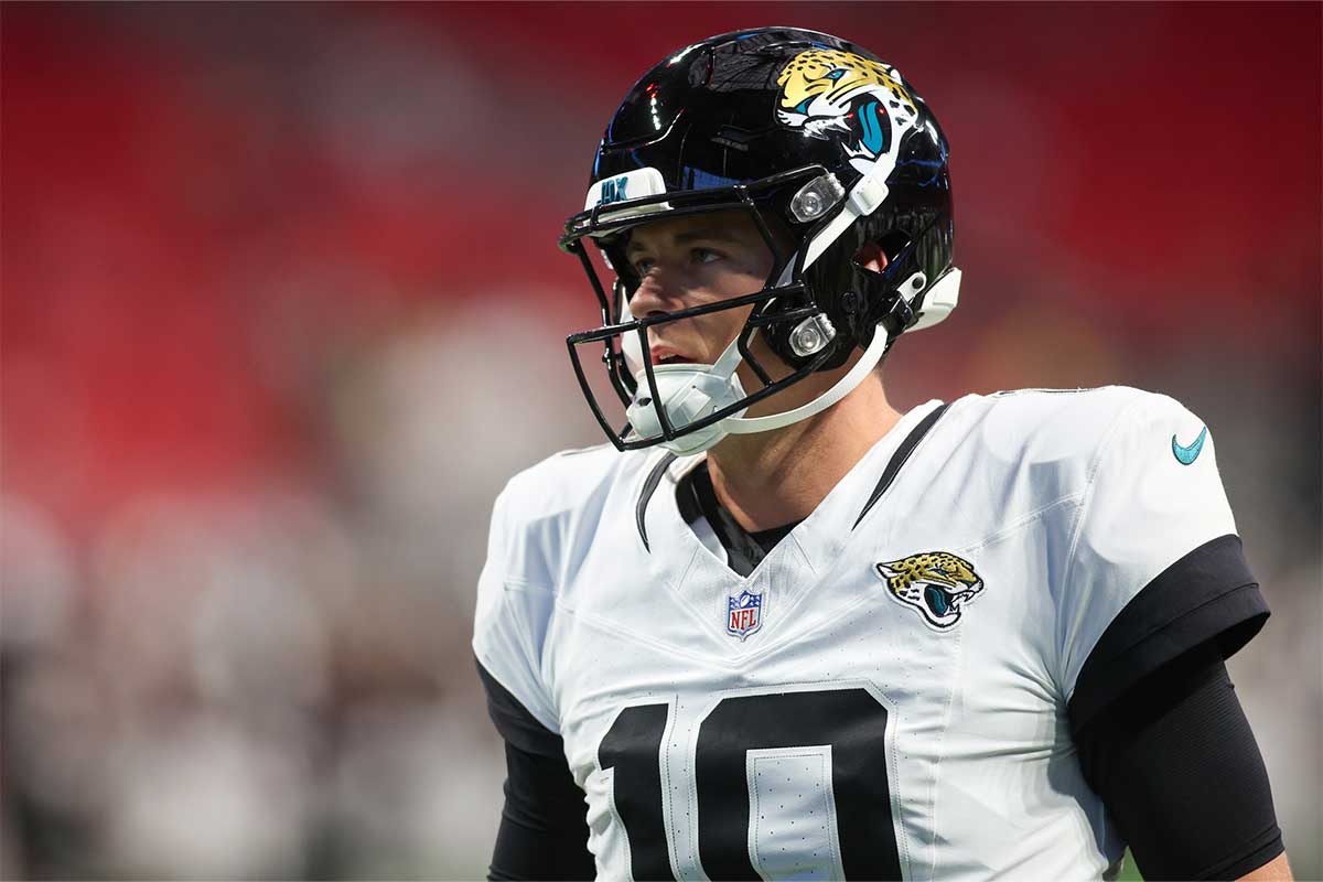Jacksonville Jaguars quarterback Mac Jones (10) prepares for a game against the Atlanta Falcons at Mercedes-Benz Stadium.