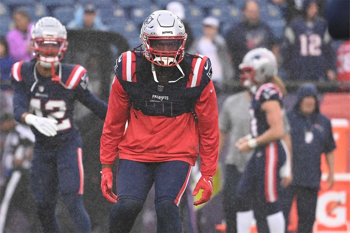 ew England Patriots linebacker Matthew Judon (9) warms up before a game against the Carolina Panthers at Gillette Stadium.