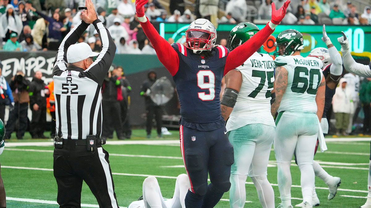 New England Patriots linebacker Matthew Judon (9) celebrates a sack of New York Jets quarterback Zach Wilson (2) for a safety in the 4th quarter at MetLife Stadium.