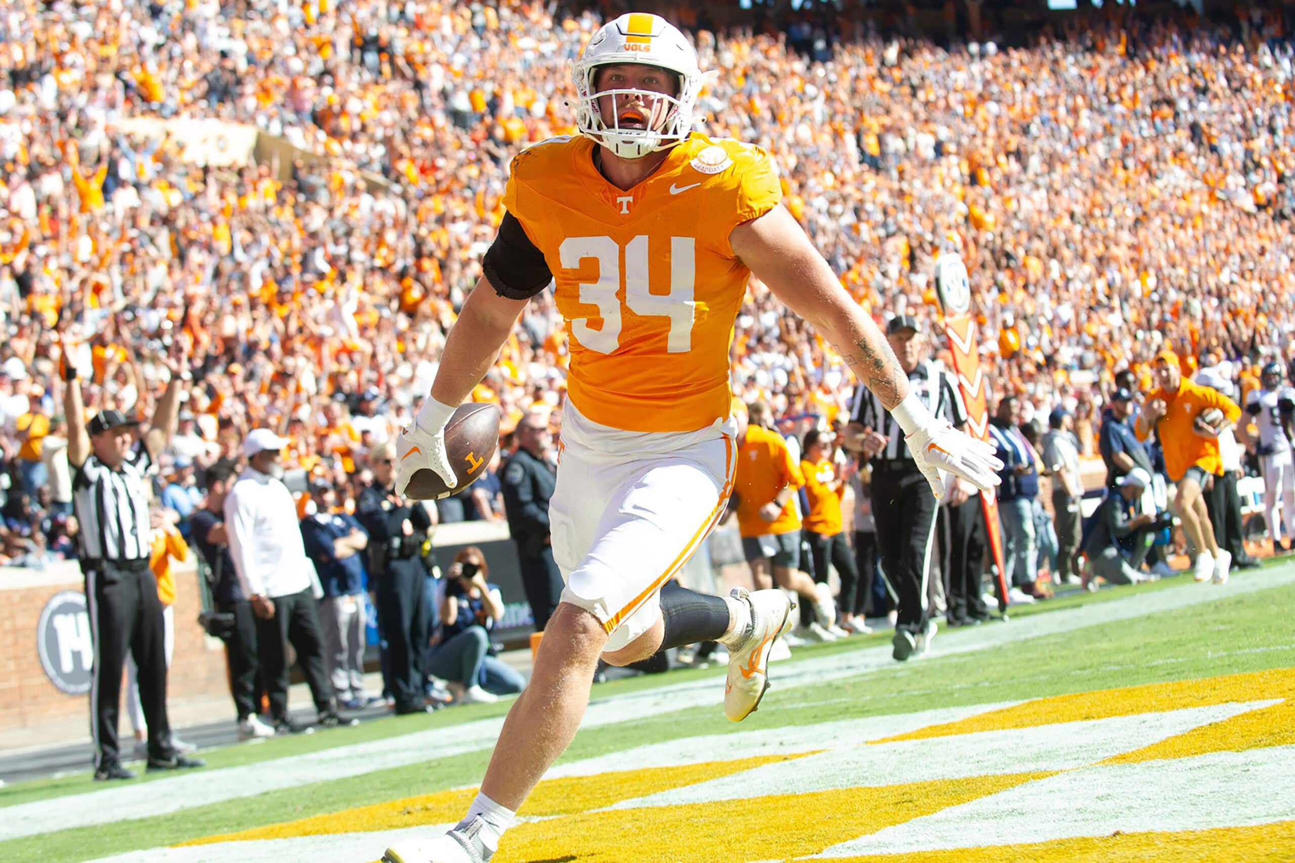 Tennessee tight end McCallan Castles (34) scores a touchdown during the NCAA college football game between Connecticut and Tennessee on Saturday, November 4, 2023 in Knoxville, Tenn.