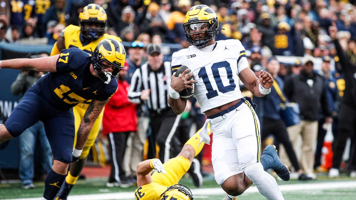 Michigan football fans go nuts over tean's decision to start Davis